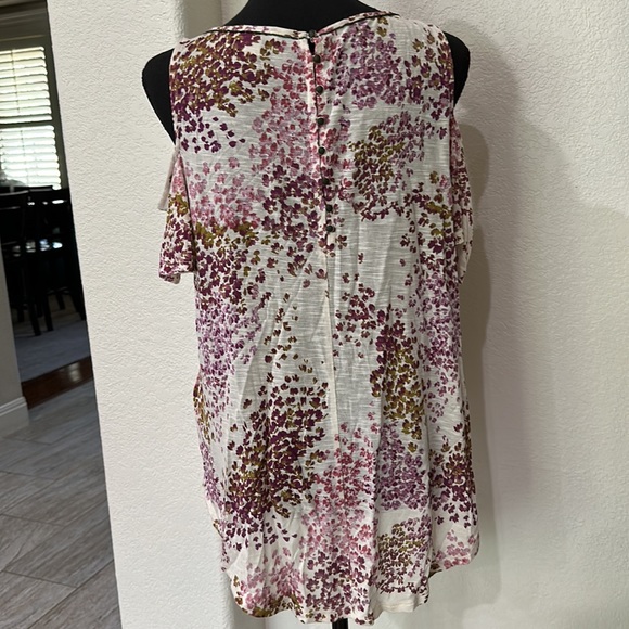 Lucky - like new - cold shoulder top size M - Picture 2 of 5